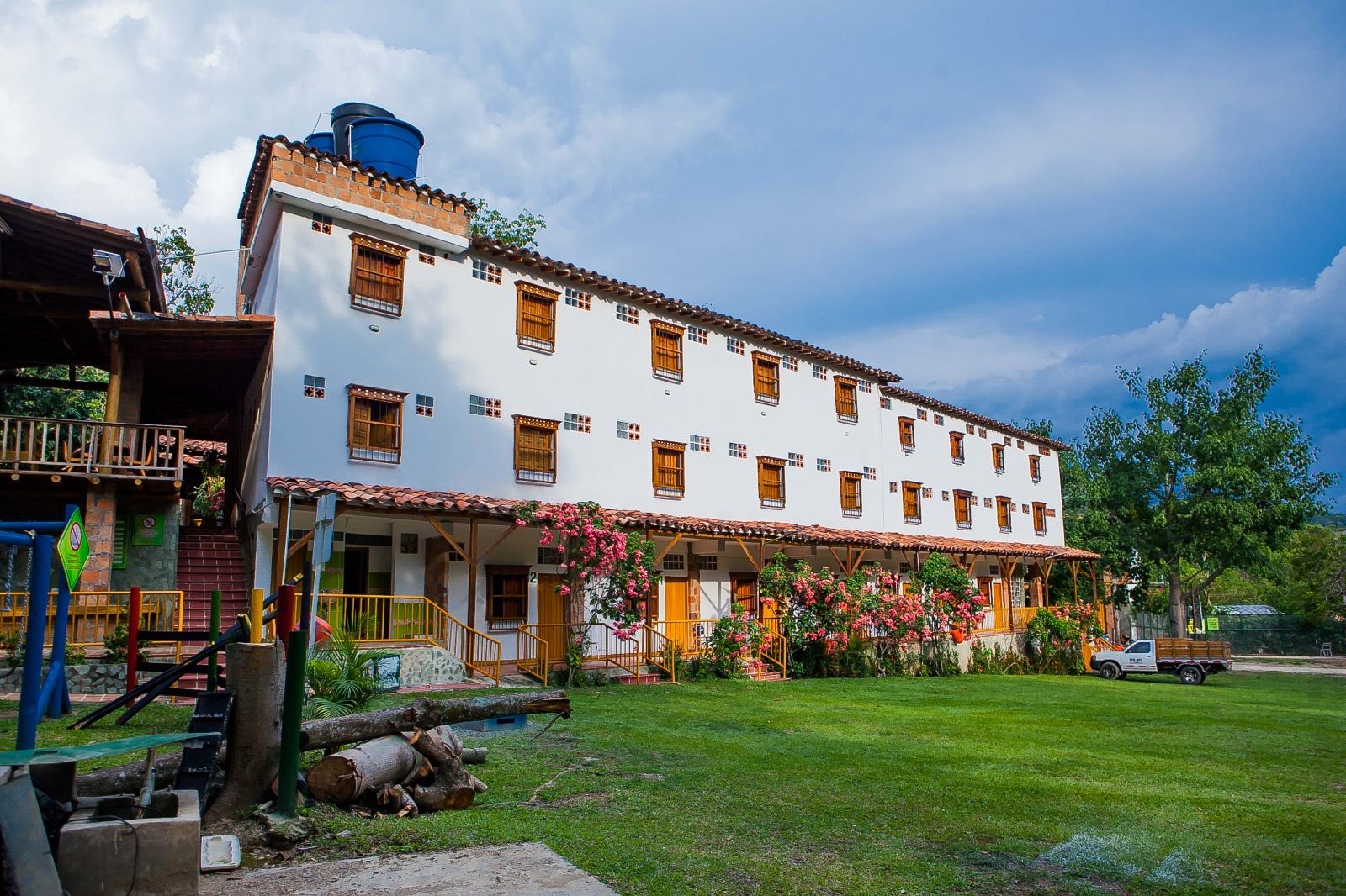 Edificio principal de la Hostería